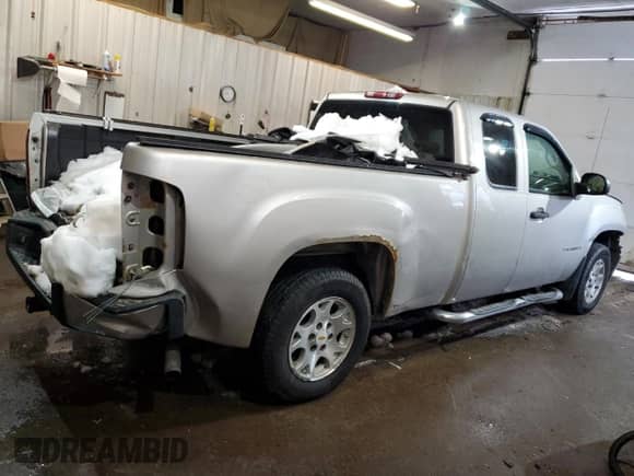 2007 GMC Sierra 1500 SLE1 with VIN 2GTEC19C371701744, listed as a Copart auction lot 45556485 with 205,859 mi miles and Salvage title. Bid and sale history available at DreamBid. Image 3.