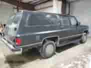 1990 Chevrolet Suburban z VIN 1GNGV26K0LF136318, wystawiony jako Copart lot #87379974 z przebiegiem 99 730 mil mil oraz Czysty tytuł • Clean title. Historia ofert i sprzedaży dostępna na DreamBid. Obrazek 3.