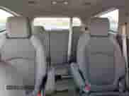 2015 Chevrolet Traverse LT z VIN 1GNKRGKDXFJ117215, wystawiony jako Copart lot #81450115 z przebiegiem 174 708 mil mil oraz Czysty tytuł • Clean title. Historia ofert i sprzedaży dostępna na DreamBid. Obrazek 10.