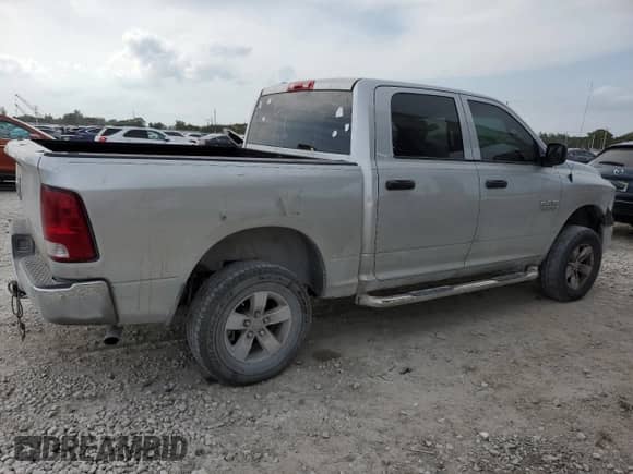 2016 Ram 1500 Tradesman z VIN 1C6RR6KG7GS107112, wystawiony jako Copart lot #50211485 z przebiegiem 117 078 mil mil oraz Czysty tytuł • Clean title. Historia ofert i sprzedaży dostępna na DreamBid. Obrazek 3.