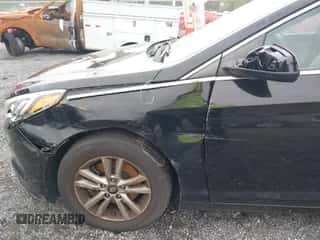 2016 Hyundai Sonata SE z VIN 5NPE24AF3GH333817, wystawiony jako IAAI lot #43294032 z przebiegiem 125 849 mil mil oraz . Historia ofert i sprzedaży dostępna na DreamBid. Obrazek 6.