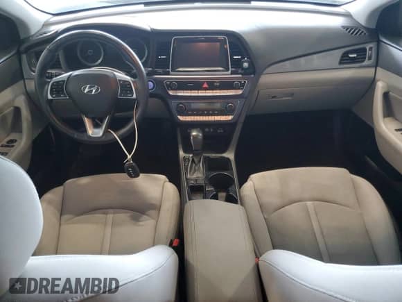 2019 Hyundai Sonata Sport с VIN 5NPE34AF5KH810852, выставлен на аукционе Copart как лот 63407395 с пробегом 146 481 миль миль и Списание • Salvage title. История ставок и продаж доступна на DreamBid. Изображение 8.