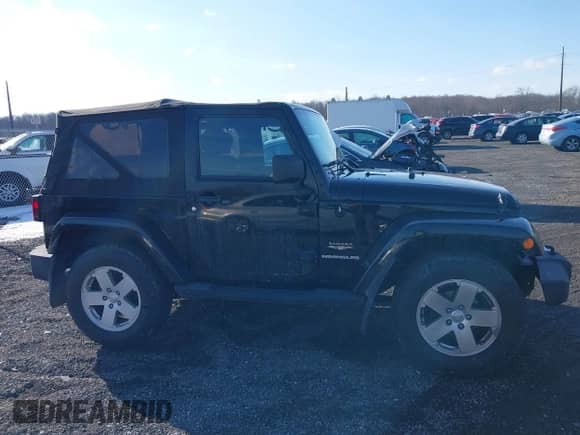 2012 Jeep Wrangler Sahara z VIN 1C4GJWBG4CL164203, wystawiony jako IAAI lot #41428441 z przebiegiem 94 776 mil mil oraz . Historia ofert i sprzedaży dostępna na DreamBid. Obrazek 13.