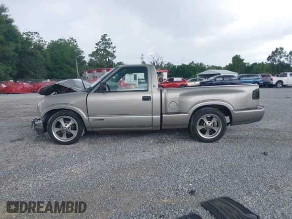 2002 Chevrolet S-10 с VIN 1GCCS14W728117798, выставлен на аукционе IAAI как лот 42439393 с пробегом Не указан миль и . История ставок и продаж доступна на DreamBid. Изображение 15.