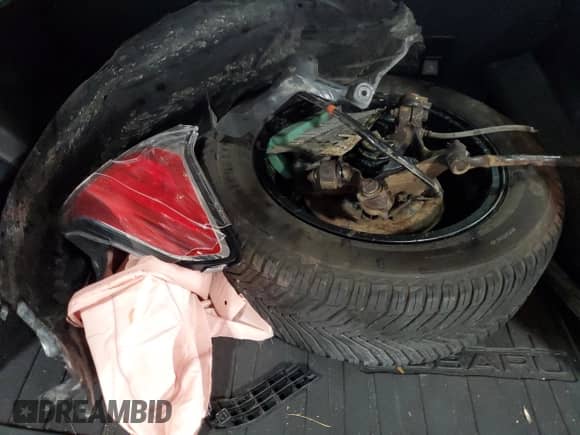 2018 Subaru Forester Premium with VIN JF2SJAGC0JH527987, listed as a Copart auction lot 82648695 with 78,732 mi miles and Salvage title. Bid and sale history available at DreamBid. Image 13.