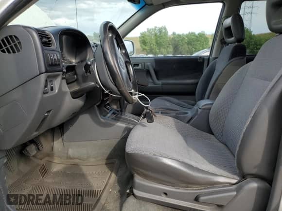1999 Honda Passport LX с VIN 4S6CM58W2X4421408, выставлен на аукционе Copart как лот 63278385 с пробегом 239 220 миль миль и На запчасти • Non repairable. История ставок и продаж доступна на DreamBid. Изображение 7.