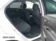 2019 Chevrolet Equinox LT z VIN 2GNAXTEV8K6239836, wystawiony jako IAAI lot #42742280 z przebiegiem 94 215 mil mil oraz . Historia ofert i sprzedaży dostępna na DreamBid. Obrazek 8.