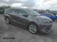 2022 Toyota Sienna Platinum с VIN 5TDERKEC3NS135567, выставлен на аукционе Copart как лот 43991625 с пробегом 33 711 миль миль и Списание • Salvage title. История ставок и продаж доступна на DreamBid. Изображение 4.