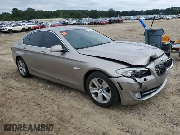 2012 BMW 5 Series 528i с VIN WBAXG5C55CDY29056, выставлен на аукционе Copart как лот 67362145 с пробегом 134 724 миль миль и Списание • Salvage title. История ставок и продаж доступна на DreamBid. Изображение 4.