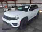 2022 Jeep Grand Cherokee Laredo z VIN 1C4RJHAG9N8595499, wystawiony jako IAAI lot #42455091 z przebiegiem 76 257 mil mil oraz . Historia ofert i sprzedaży dostępna na DreamBid. Obrazek 2.