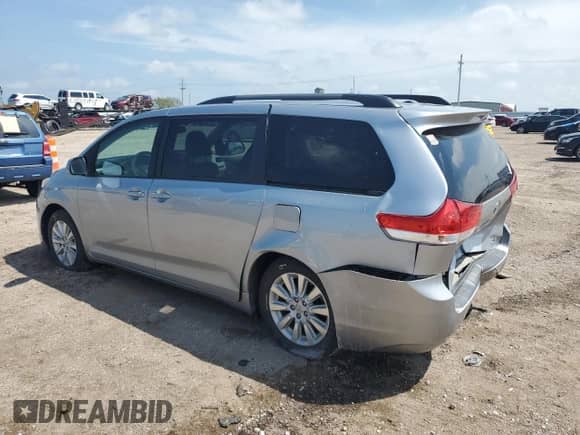 2014 Toyota Sienna Limited z VIN 5TDDK3DC2ES081069, wystawiony jako Copart lot #69018955 z przebiegiem 141 754 mil mil oraz Szkoda całkowita • Salvage title. Historia ofert i sprzedaży dostępna na DreamBid. Obrazek 2.