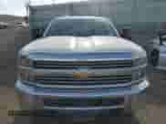 2017 Chevrolet Silverado 2500HD Work Truck z VIN 1GC1KUEGXHF234974, wystawiony jako Copart lot #50939185 z przebiegiem 85 165 mil mil oraz Czysty tytuł • Clean title. Historia ofert i sprzedaży dostępna na DreamBid. Obrazek 5.