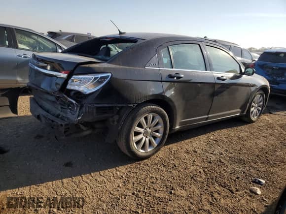 2014 Chrysler 200 Touring z VIN 1C3CCBBB7EN128796, wystawiony jako Copart lot #81100475 z przebiegiem 214 335 mil mil oraz Szkoda całkowita • Salvage title. Historia ofert i sprzedaży dostępna na DreamBid. Obrazek 3.