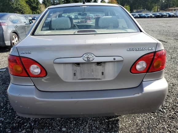 2003 Toyota Corolla CE с VIN 1NXBR32E63Z181946, выставлен на аукционе Copart как лот 85291965 с пробегом 228 378 миль миль и Списание • Salvage title. История ставок и продаж доступна на DreamBid. Изображение 6.