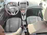 2012 Chevrolet Sonic LT с VIN 1G1JC6SH8C4105800, выставлен на аукционе Copart как лот 82298225 с пробегом 170 641 миль миль и Списание • Salvage title. История ставок и продаж доступна на DreamBid. Изображение 8.