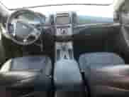 2010 Hyundai Veracruz Limited с VIN KM8NUDCC4AU122891, выставлен на аукционе Copart как лот 60213115 с пробегом 220 455 миль миль и Списание • Salvage title. История ставок и продаж доступна на DreamBid. Изображение 8.