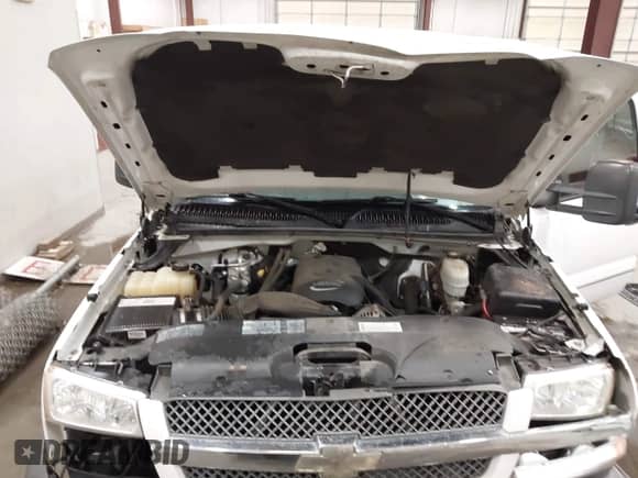 2003 Chevrolet Silverado 2500HD LT z VIN 1GCHK29U13E213464, wystawiony jako IAAI lot #43189461 z przebiegiem 132 546 mil mil oraz . Historia ofert i sprzedaży dostępna na DreamBid. Obrazek 10.