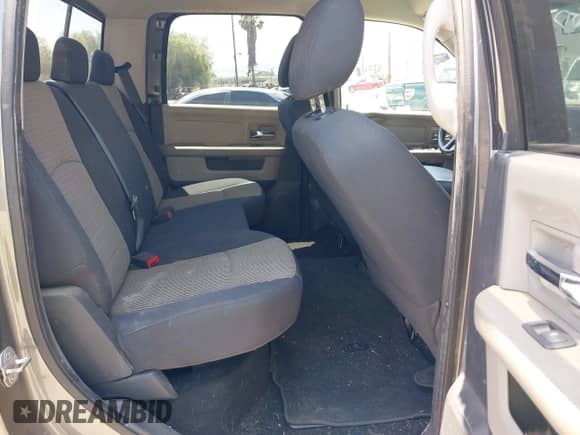 2010 Dodge 1500 ST z VIN 1D7RB1CP3AS132472, wystawiony jako IAAI lot #42555304 z przebiegiem 254 331 mil mil oraz . Historia ofert i sprzedaży dostępna na DreamBid. Obrazek 8.