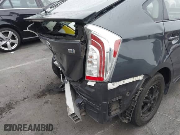 2015 Toyota Prius Four z VIN JTDKN3DU3F0444670, wystawiony jako IAAI lot #43155727 z przebiegiem 108 649 mil mil oraz . Historia ofert i sprzedaży dostępna na DreamBid. Obrazek 17.