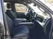 2020 Ram 1500 Lone Star z VIN 1C6RREFT9LN262285, wystawiony jako IAAI lot #42010474 z przebiegiem 80 965 mil mil oraz . Historia ofert i sprzedaży dostępna na DreamBid. Obrazek 5.