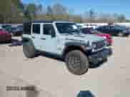 2024 Jeep Wrangler Rubicon z VIN 1C4PJXFG5RW268447, wystawiony jako IAAI lot #41887497 z przebiegiem 3 005 mil mil oraz . Historia ofert i sprzedaży dostępna na DreamBid. Obrazek 1.