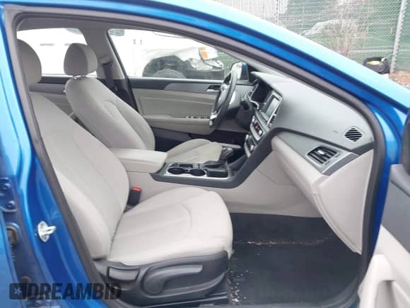 2018 Hyundai Sonata SEL with VIN 5NPE34AF7JH623661, listed as a IAAI auction lot 43435465 with 123,938 mi miles and . Bid and sale history available at DreamBid. Image 5.