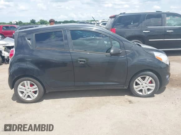 2013 Chevrolet Spark LT z VIN KL8CD6S95DC607864, wystawiony jako IAAI lot #42618384 z przebiegiem 145 617 mil mil oraz . Historia ofert i sprzedaży dostępna na DreamBid. Obrazek 14.