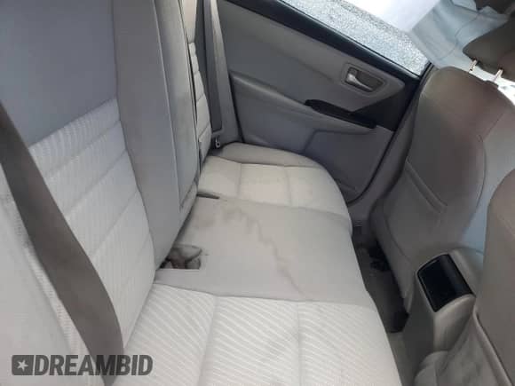 2015 Toyota Camry SE z VIN 4T1BF1FK1FU926166, wystawiony jako Copart lot #83808755 z przebiegiem Nie podano mil oraz Nie do naprawy • Non repairable. Historia ofert i sprzedaży dostępna na DreamBid. Obrazek 10.