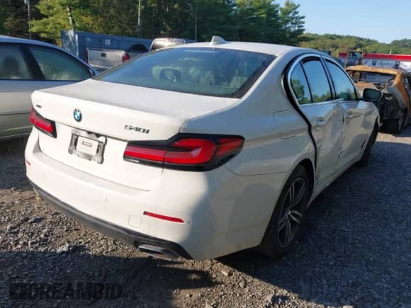 2021 BMW 5 Series 540i xDrive with VIN WBA73BJ09MWX25421, listed as a IAAI auction lot 43141798 with 44,389 mi miles and . Bid and sale history available at DreamBid. Image 4.
