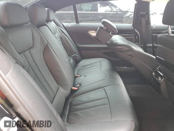 2019 BMW 7 Series 740i z VIN WBA7E2C5XKB217949, wystawiony jako Copart lot #69953435 z przebiegiem Nie podano mil oraz Szkoda całkowita • Salvage title. Historia ofert i sprzedaży dostępna na DreamBid. Obrazek 10.