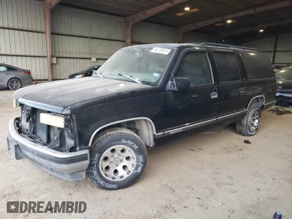 1997 Chevrolet Suburban z VIN 3GNEC16R3VG128803, wystawiony jako Copart lot #86439814 z przebiegiem 132 747 mil mil oraz Czysty tytuł • Clean title. Historia ofert i sprzedaży dostępna na DreamBid. Obrazek 1.
