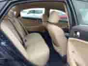 2013 Hyundai Sonata GLS z VIN 5NPEB4AC1DH703857, wystawiony jako IAAI lot #43263235 z przebiegiem 137 335 mil mil oraz . Historia ofert i sprzedaży dostępna na DreamBid. Obrazek 8.