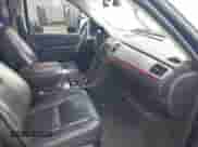 2011 Cadillac Escalade ESV Premium z VIN 1GYS4JEF5BR377335, wystawiony jako IAAI lot #41820043 z przebiegiem 181 619 mil mil oraz . Historia ofert i sprzedaży dostępna na DreamBid. Obrazek 5.