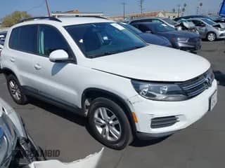 2017 Volkswagen Tiguan S z VIN WVGAV7AX9HK011875, wystawiony jako IAAI lot #43359363 z przebiegiem 91 517 mil mil oraz . Historia ofert i sprzedaży dostępna na DreamBid. Obrazek 1.