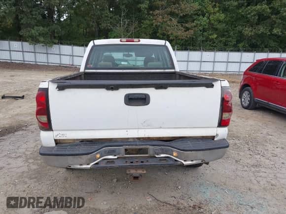 2004 Chevrolet Silverado 2500 LS with VIN 1GCGK23U14F231947, listed as a IAAI auction lot 43333020 with 340,259 mi miles and . Bid and sale history available at DreamBid. Image 17.