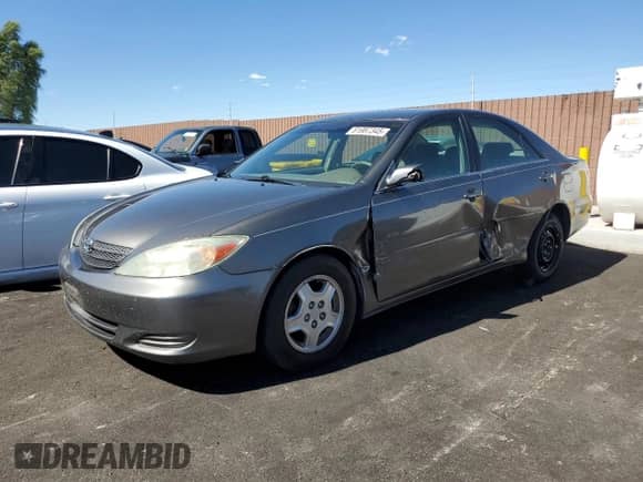 2003 Toyota Camry LE с VIN 4T1BF32K93U562415, выставлен на аукционе Copart как лот 81987345 с пробегом 171 115 миль миль и Списание • Salvage title. История ставок и продаж доступна на DreamBid. Изображение 1.