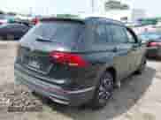 2023 Volkswagen Tiguan S с VIN 3VVRB7AX6PM108735, выставлен на аукционе IAAI как лот 42108217 с пробегом 13 279 миль миль и . История ставок и продаж доступна на DreamBid. Изображение 4.