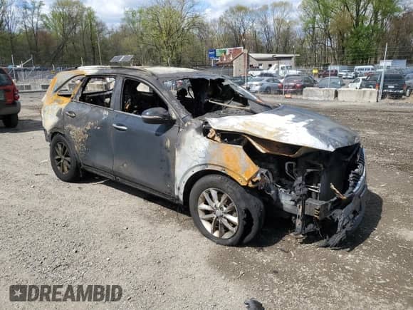 2018 Kia Sorento LX z VIN 5XYPGDA30JG349942, wystawiony jako Copart lot #53544785 z przebiegiem Nie podano mil oraz Szkoda całkowita • Salvage title. Historia ofert i sprzedaży dostępna na DreamBid. Obrazek 4.