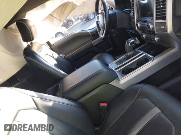 2018 Ford F-150 XL z VIN 1FTEW1C57JFC99955, wystawiony jako IAAI lot #41217007 z przebiegiem 176 723 mil mil oraz . Historia ofert i sprzedaży dostępna na DreamBid. Obrazek 5.