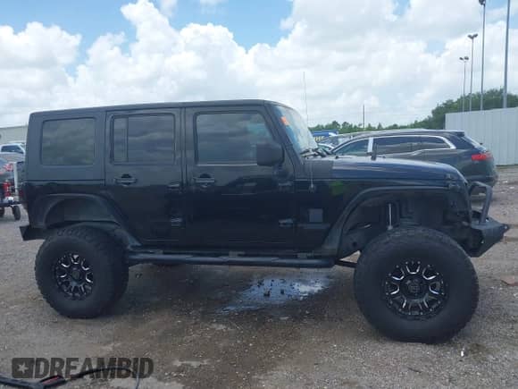 2008 Jeep Wrangler Unlimited X z VIN 1J4GA39148L560004, wystawiony jako IAAI lot #42523657 z przebiegiem 116 619 mil mil oraz . Historia ofert i sprzedaży dostępna na DreamBid. Obrazek 13.