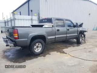 2002 Chevrolet Silverado 1500HD LT z VIN 1GCGC13U22F224865, wystawiony jako Copart lot #55067025 z przebiegiem 377 747 mil mil oraz Szkoda całkowita • Salvage title. Historia ofert i sprzedaży dostępna na DreamBid. Obrazek 3.