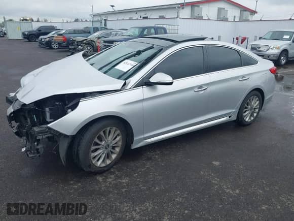 2015 Hyundai Sonata Sport z VIN 5NPE34AF5FH062478, wystawiony jako IAAI lot #42122104 z przebiegiem 106 860 mil mil oraz . Historia ofert i sprzedaży dostępna na DreamBid. Obrazek 18.