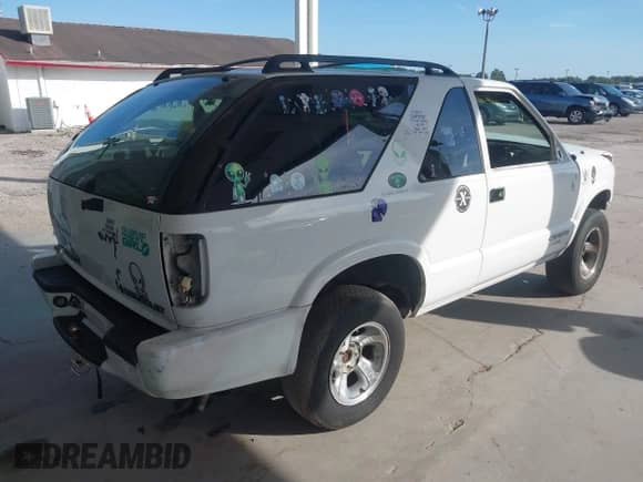 2003 Chevrolet Blazer Xtreme with VIN 1GNCS18X63K137572, listed as a IAAI auction lot 43511000 with 130,937 mi miles and . Bid and sale history available at DreamBid. Image 4.