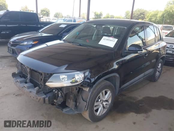 2014 Volkswagen Tiguan SEL with VIN WVGAV3AX9EW625726, listed as a IAAI auction lot 42401853 with 145,082 mi miles and . Bid and sale history available at DreamBid. Image 2.