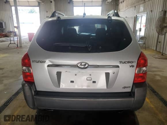 2008 Hyundai Tucson SE с VIN KM8JN72D98U757297, выставлен на аукционе Copart как лот 64270865 с пробегом 120 993 миль миль и Списание • Salvage title. История ставок и продаж доступна на DreamBid. Изображение 6.