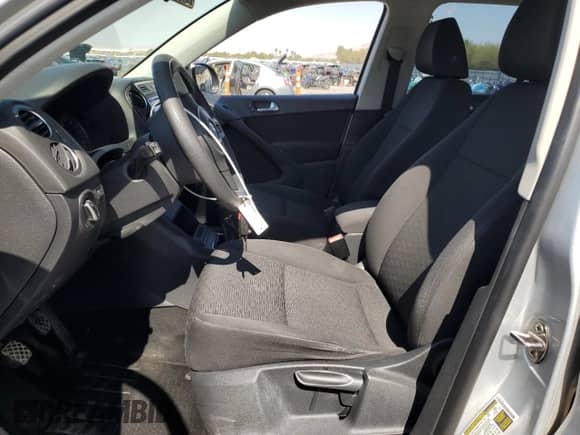 2012 Volkswagen Tiguan S с VIN WVGCV7AX0CW565638, выставлен на аукционе Copart как лот 62784105 с пробегом 120 362 миль миль и Списание • Salvage title. История ставок и продаж доступна на DreamBid. Изображение 7.