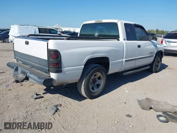 2000 Dodge 1500 с VIN 3B7HC13Z9YM225374, выставлен на аукционе IAAI как лот 43399446 с пробегом Не указан миль и . История ставок и продаж доступна на DreamBid. Изображение 4.