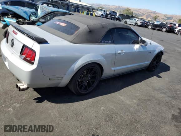 2005 Ford Mustang Deluxe z VIN 1ZVFT84N255214372, wystawiony jako Copart lot #67569625 z przebiegiem 198 132 mil mil oraz Szkoda całkowita • Salvage title. Historia ofert i sprzedaży dostępna na DreamBid. Obrazek 3.