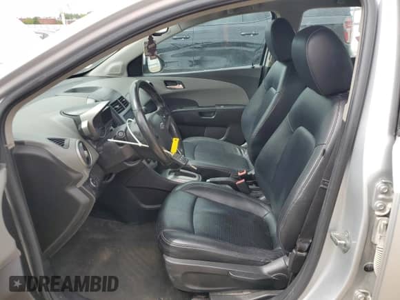 2013 Chevrolet Sonic LTZ с VIN 1G1JE5SH7D4152807, выставлен на аукционе Copart как лот 58600395 с пробегом 129 542 миль миль и Списание • Salvage title. История ставок и продаж доступна на DreamBid. Изображение 7.