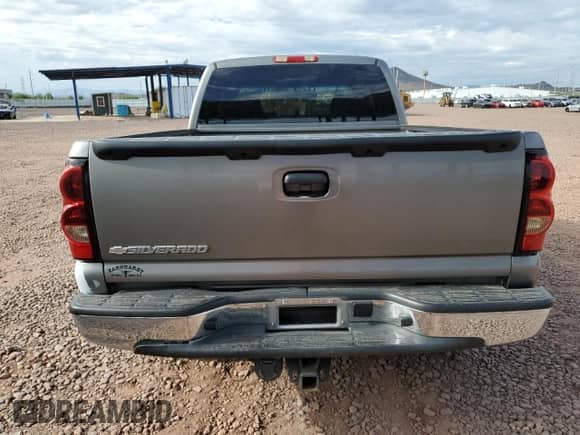 2006 Chevrolet Silverado 1500 LT1 z VIN 1GCEC19Z36Z276701, wystawiony jako Copart lot #70864855 z przebiegiem 233 957 mil mil oraz Czysty tytuł • Clean title. Historia ofert i sprzedaży dostępna na DreamBid. Obrazek 6.